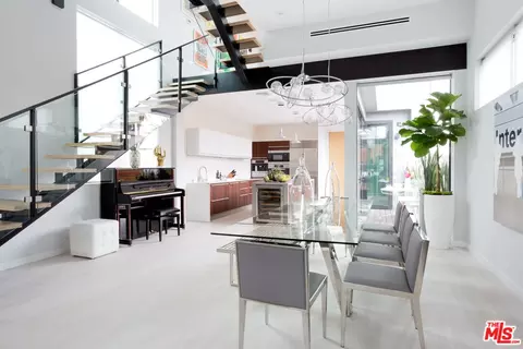 708 Hampton Dr, Venice, CA 90291