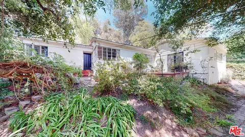 10321 Chrysanthemum Ln, Los Angeles, CA 90077