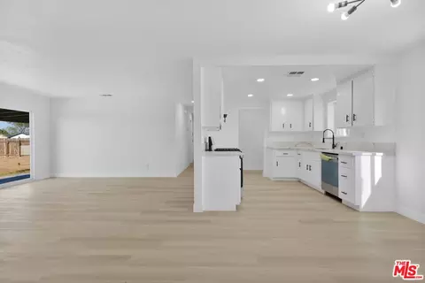 21360 Klamath Rd, Apple Valley, CA 92308 photo 8