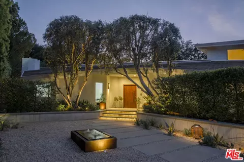3833 Hayvenhurst Dr, Encino, CA 91436