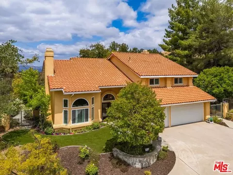 22400 Calipatria Dr, Calabasas, CA 91302