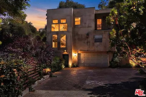 7024 Treasure Trl, Los Angeles, CA 90068