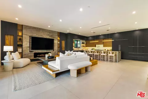 5186 Gloria Ave, Encino, CA 91436