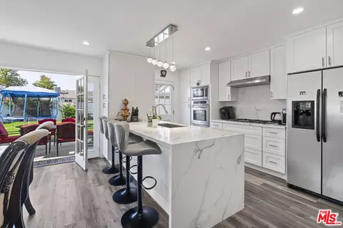 22509 Saticoy St, West Hills, CA 91307