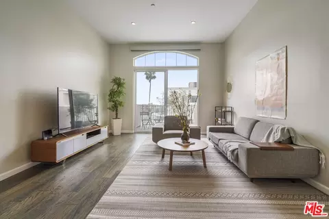 1625 Granville Ave #304, Los Angeles, CA 90025