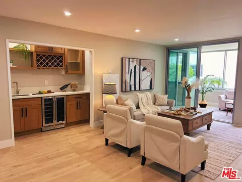 8701 Delgany Ave #105, Playa Del Rey, CA 90293