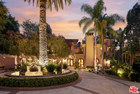 2700 Benedict Canyon Dr, Beverly Hills, CA 90210