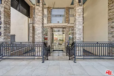 11970 Montana Ave #102, Los Angeles, CA 90049