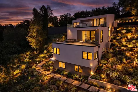 5130 Medina Rd, Woodland Hills, CA 91364