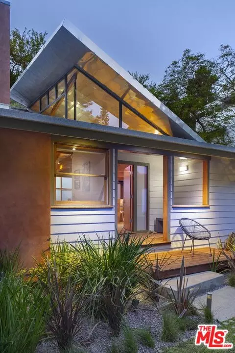 10335 Oletha Ln, Los Angeles, CA 90077