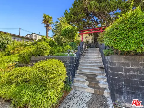 3320 Griffith Park Blvd #4, Los Angeles, CA 90027