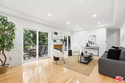 1712 S Barrington Ave #5, Los Angeles, CA 90025