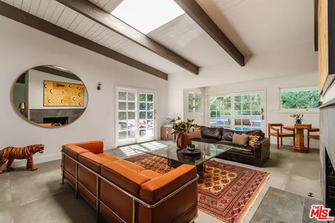 5813 El Canon Ave, Woodland Hills, CA 91367