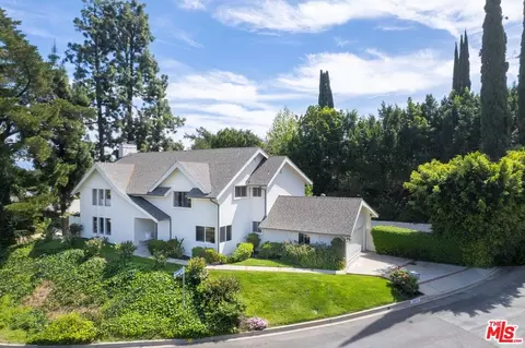 3592 Alana Dr, Sherman Oaks, CA 91403