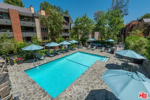 4736 Park Encino Ln #215, Encino, CA 91436