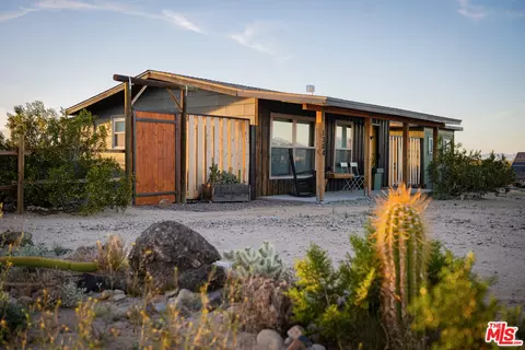 1304 Mile Square Rd, Joshua Tree, CA 92252