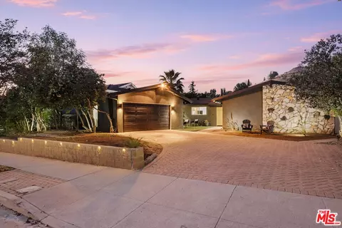 22649 Mulholland Dr, Woodland Hills, CA 91364