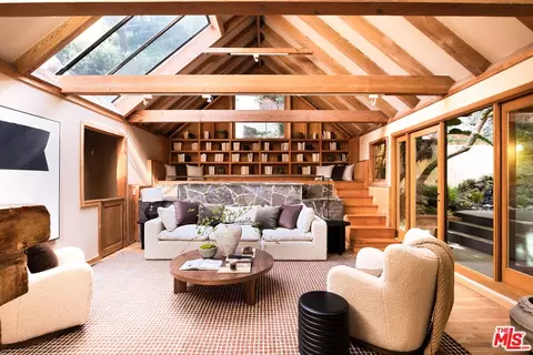 2030 Benedict Canyon Dr, Beverly Hills, CA 90210