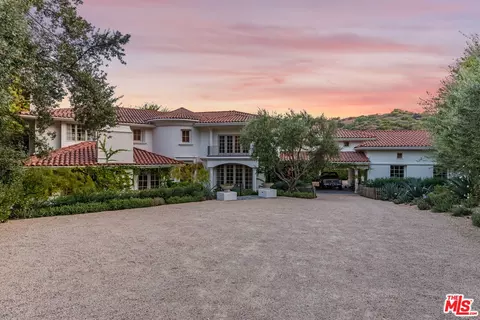 20580 Natoma Estates Dr, Woodland Hills, CA 91364