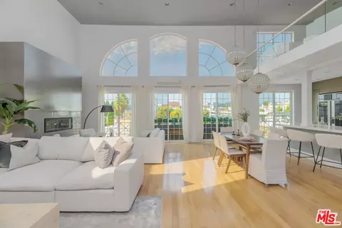 11723 Goshen Ave #302, Los Angeles, CA 90049