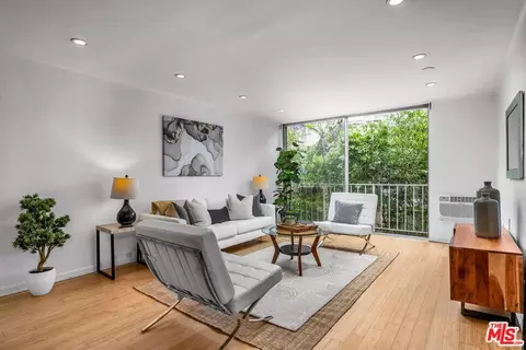 11645 Montana Ave #216, Los Angeles, CA 90049
