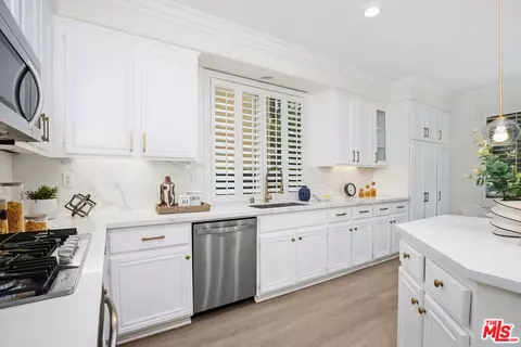 Kitchen - 17 Mount Vernon, Irvine, CA 92620 photo 3 of 4