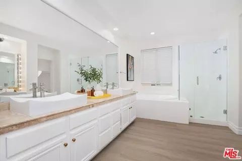Bath - 17 Mount Vernon, Irvine, CA 92620 photo 2 of 3