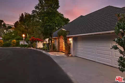 2882 Belden Dr, Los Angeles, CA 90068
