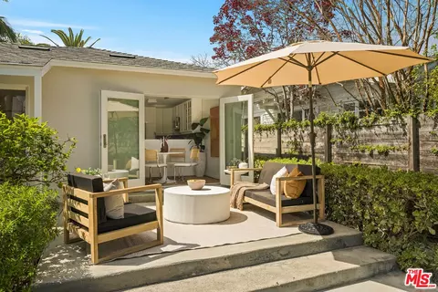 2477 Walnut Ave, Venice, CA 90291