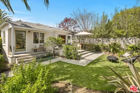 2477 Walnut Ave, Venice, CA 90291