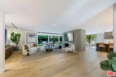 23458 Canzonet St, Woodland Hills, CA 91367