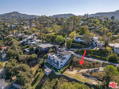 11729 Laurelwood Dr, Studio City, CA 91604