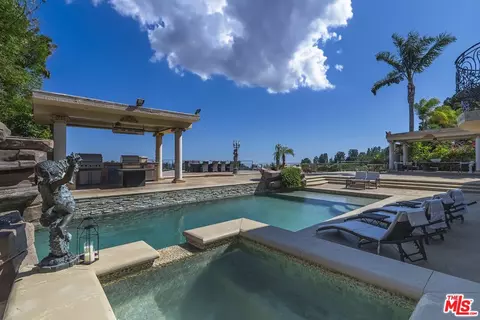 2716 Casiano Rd, Los Angeles, CA 90077