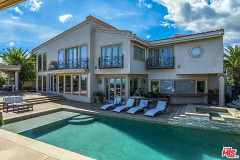 2716 Casiano Rd, Los Angeles, CA 90077