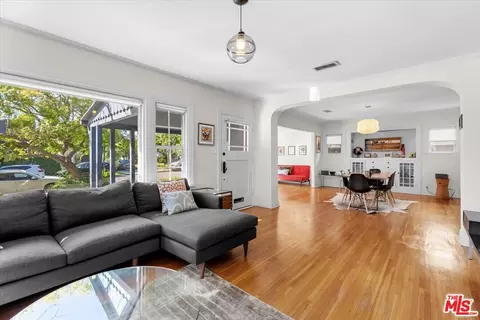 1282 Meadowbrook Ave, Los Angeles, CA 90019