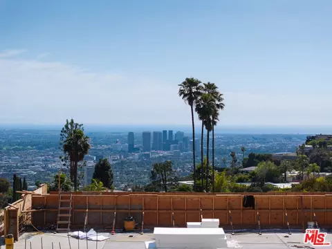 1868 N Doheny Dr, Los Angeles, CA 90069