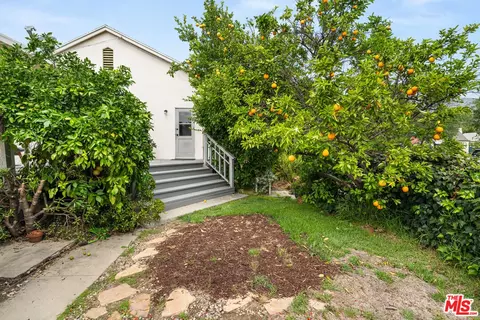 Exterior - 2556 E Villa St, Pasadena, CA 91107 photo 7 of 9