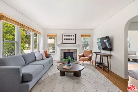 Living - 2556 E Villa St, Pasadena, CA 91107 photo 2 of 4