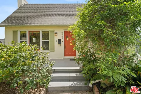 Exterior - 2556 E Villa St, Pasadena, CA 91107 photo 4 of 9