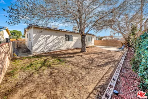 Exterior - 38453 3rd St, Palmdale, CA 93550 photo 7 of 8