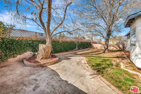 Exterior - 38453 3rd St, Palmdale, CA 93550 photo 6 of 8