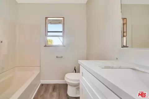 Bath - 38453 3rd St, Palmdale, CA 93550 photo 2 of 4