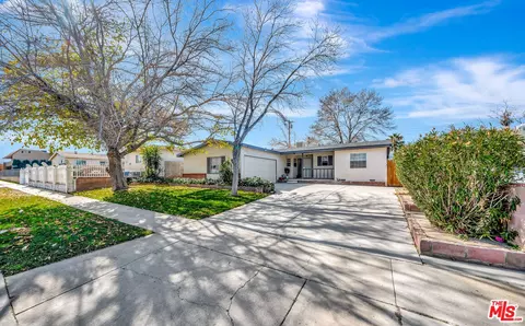 Exterior - 38453 3rd St, Palmdale, CA 93550 photo 8 of 8
