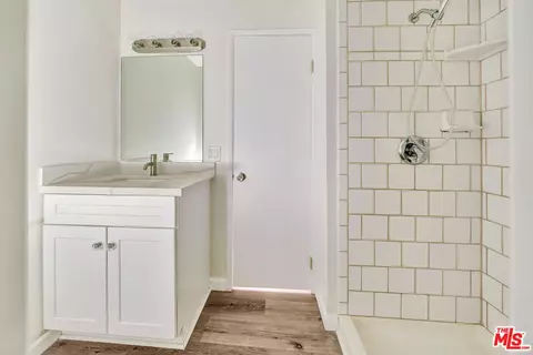 Bath - 38453 3rd St, Palmdale, CA 93550 photo 3 of 4