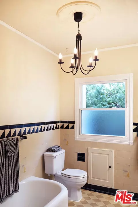 Bath - 3258 Castera Ave, Glendale, CA 91208 photo 1 of 4