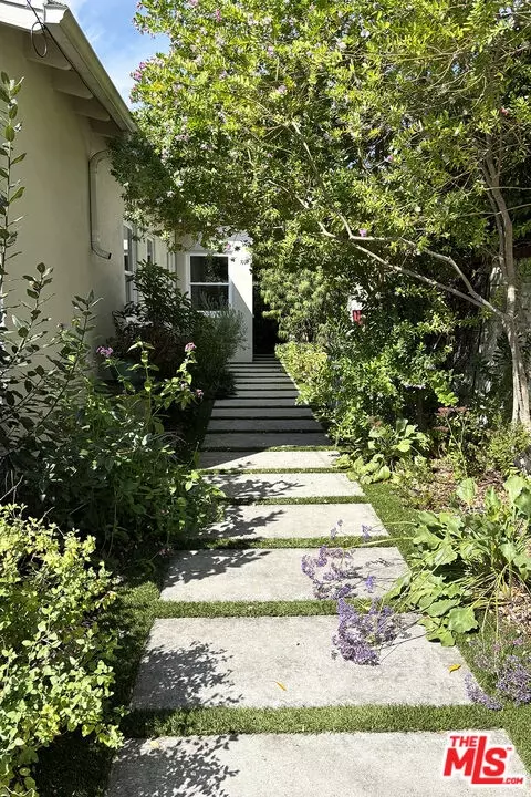 Exterior - 3258 Castera Ave, Glendale, CA 91208 photo 5 of 7