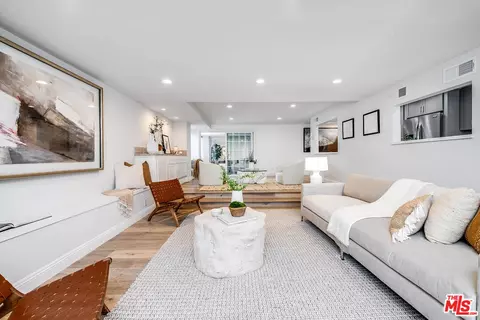 441 N Oakhurst Dr #203, Beverly Hills, CA 90210