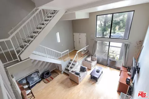 11753 Mayfield Ave #7, Los Angeles, CA 90049