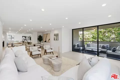 150 N Almont Dr #301, Beverly Hills, CA 90211