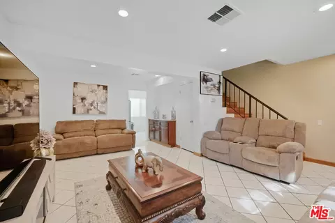 7422 Hazeltine Ave #3, Van Nuys, CA 91405